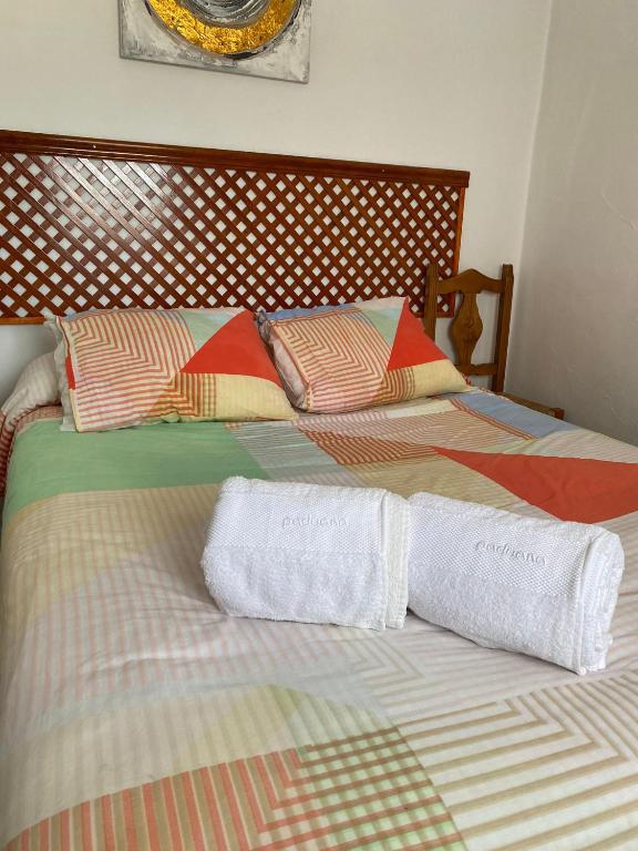 Łóżko lub łóżka w pokoju w obiekcie Casa Rural Balcones de Setenil
