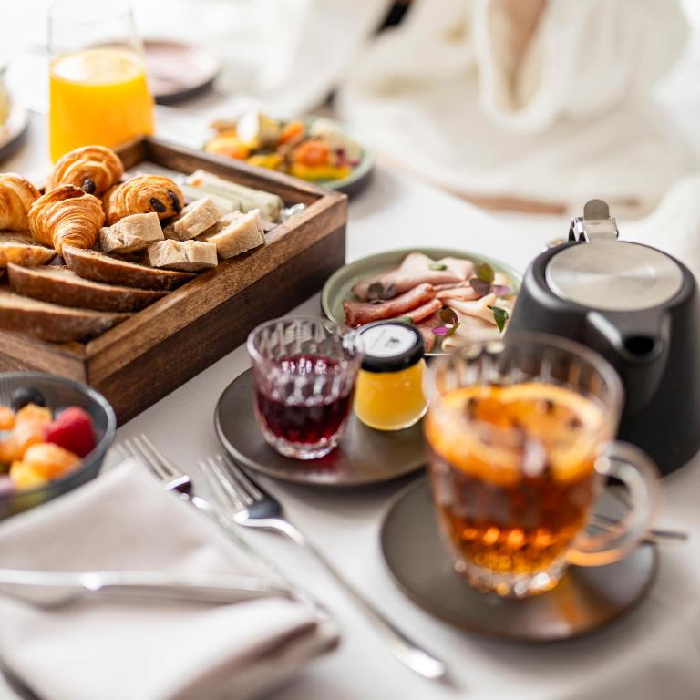 Hotel Verte, Warsaw, Autograph Collection - Resim 17