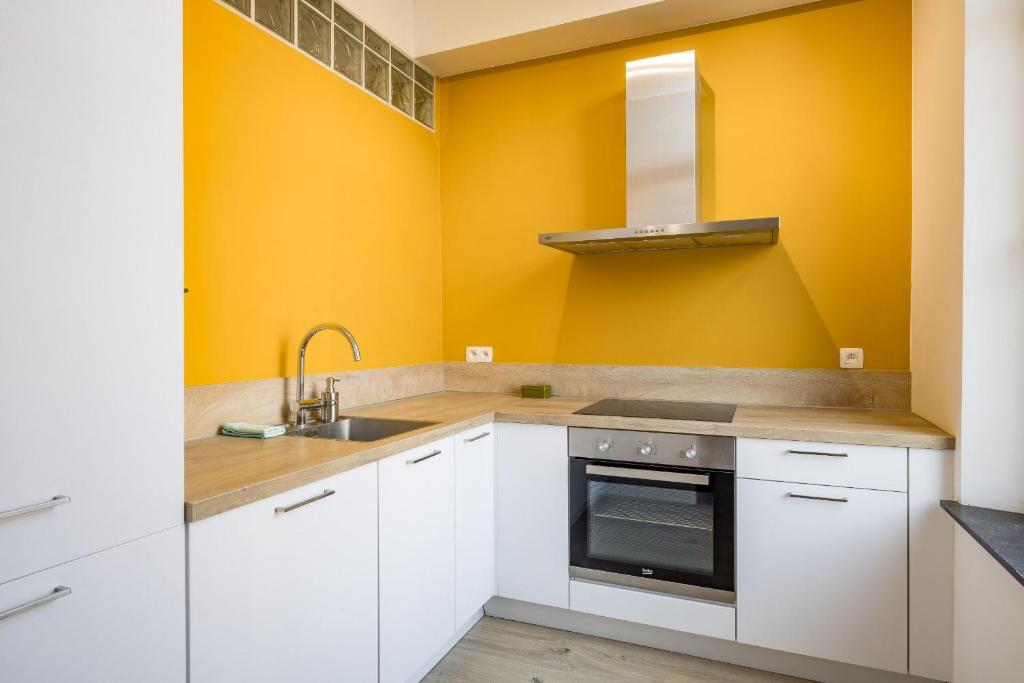 Kuchyň nebo kuchyňský kout v ubytování Gîtes in Huy - Appartements chaleureux dans le centre de Huy