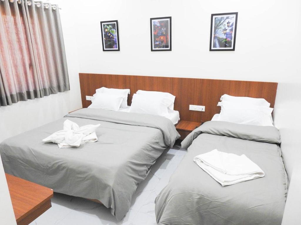 Postel nebo postele na pokoji v ubytování Hotel Sai Sneha