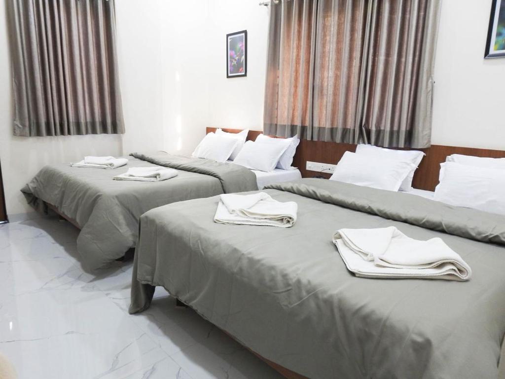 Postel nebo postele na pokoji v ubytování Hotel Sai Sneha