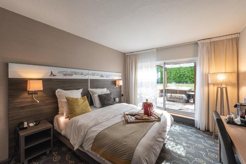 Postel nebo postele na pokoji v ubytování Mercure Annecy Sud