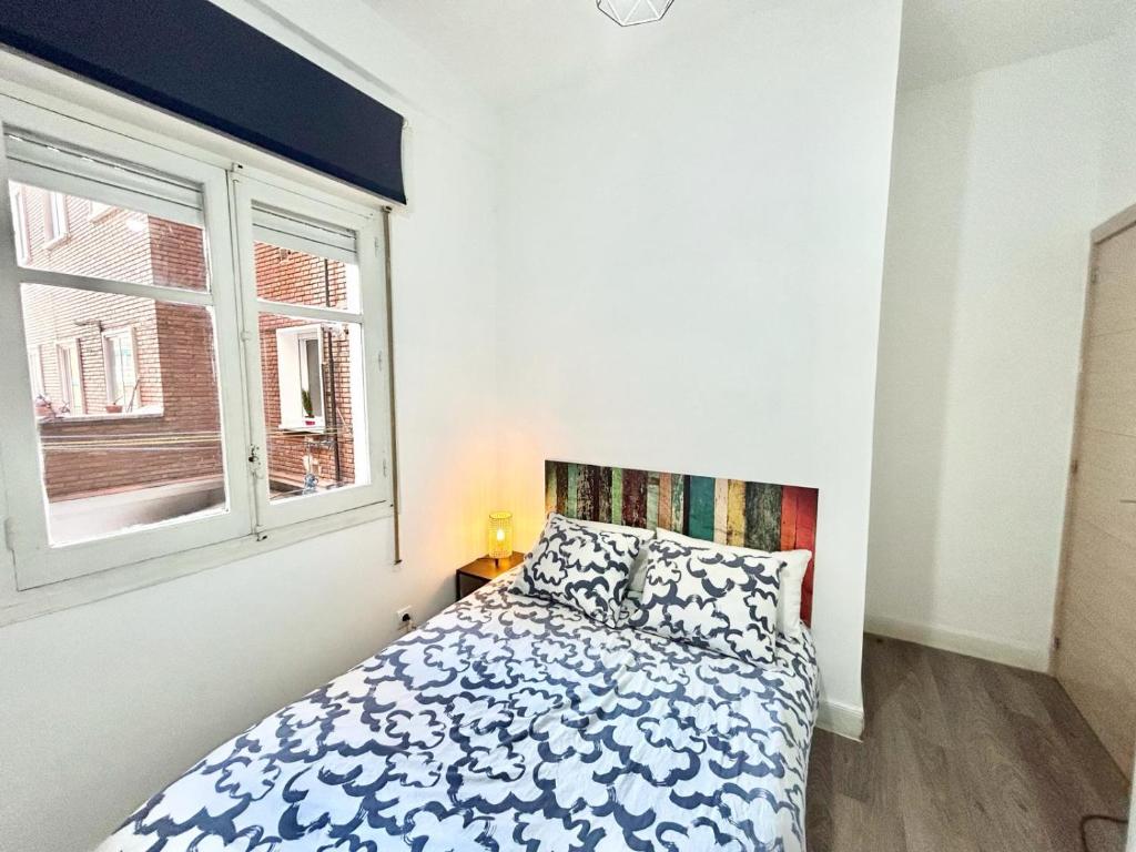 A bed or beds in a room at Madrid Rio Antonio Lopez A