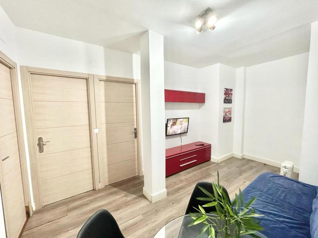 A bed or beds in a room at Madrid Rio Antonio Lopez A