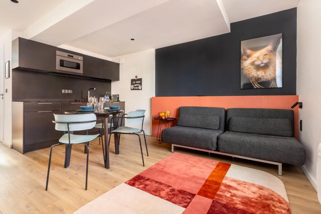 a living room with a couch and a table at Au Chat Qui Dort Lille - Magasin in Lille