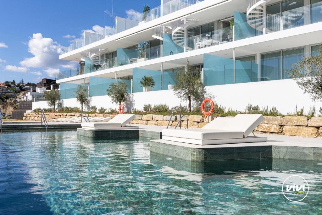 ViVi Homes - Dior Pool, Terrace & Sea View