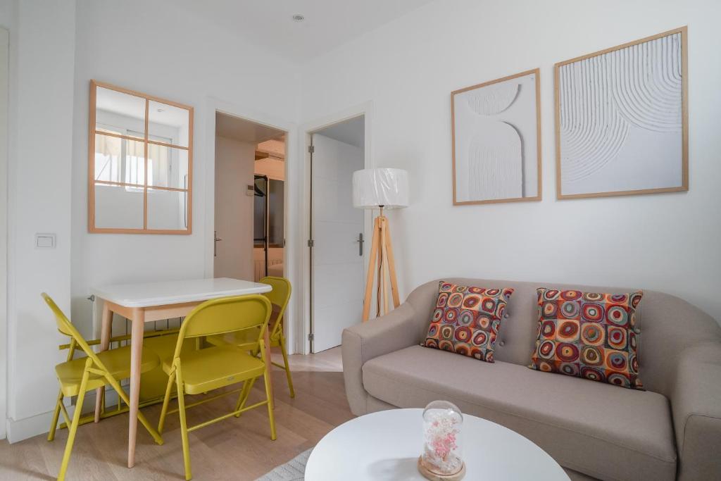 a living room with a couch and a table at Cozy apartment-2Bedrooms 1Bathroom-Atocha in Madrid