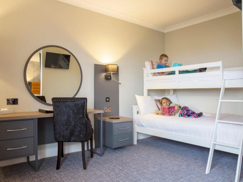 Postel nebo postele na pokoji v ubytování Diamond Coast Hotel