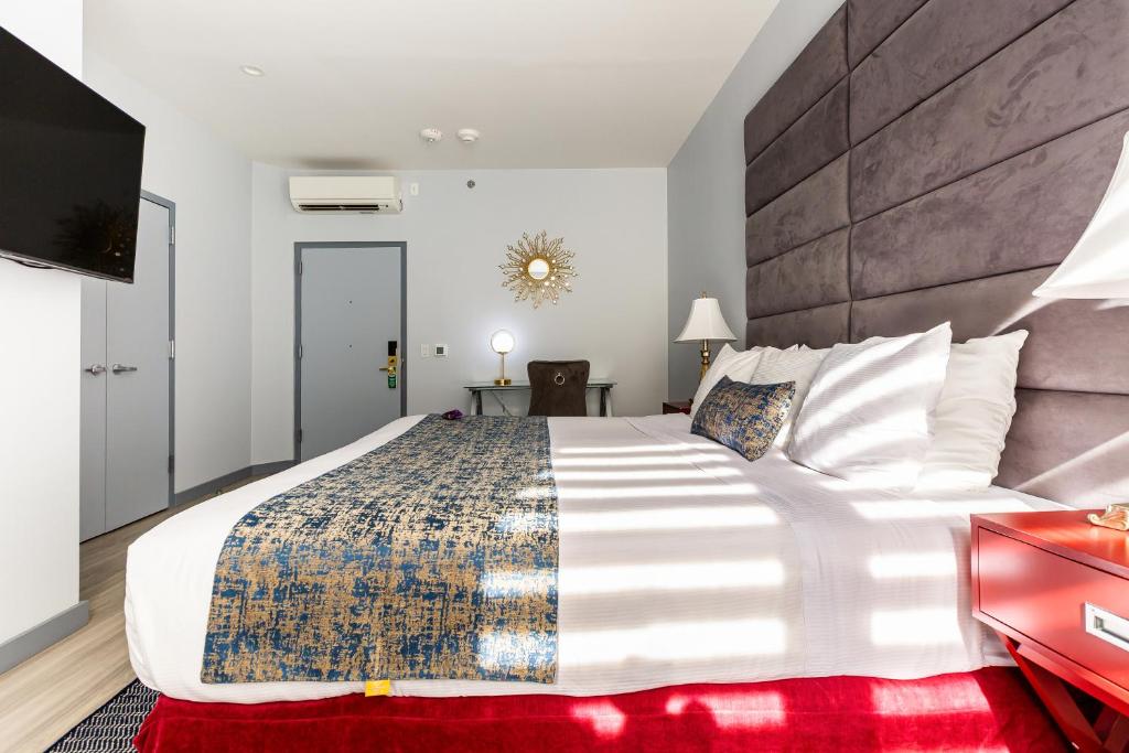Postel nebo postele na pokoji v ubytování Hotel St. James