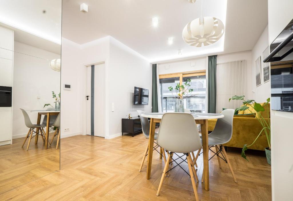 Telewizja i/lub zestaw kina domowego w obiekcie VipWarsawApartments Amber Mennica Residence