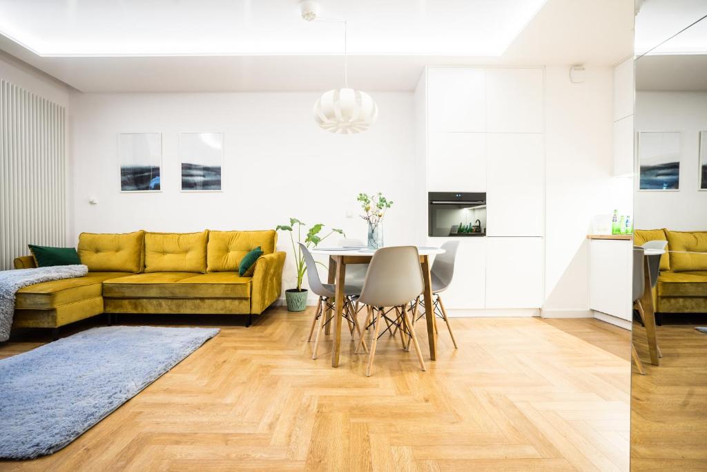 Część wypoczynkowa w obiekcie VipWarsawApartments Amber Mennica Residence
