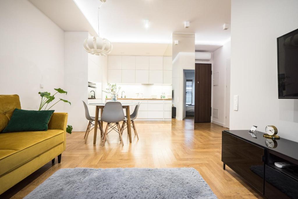 Telewizja i/lub zestaw kina domowego w obiekcie VipWarsawApartments Amber Mennica Residence