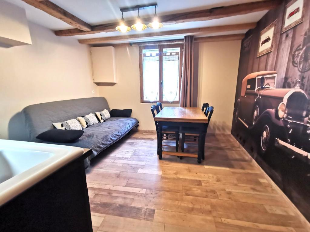 Le Vieux Tacot avec garage - 9