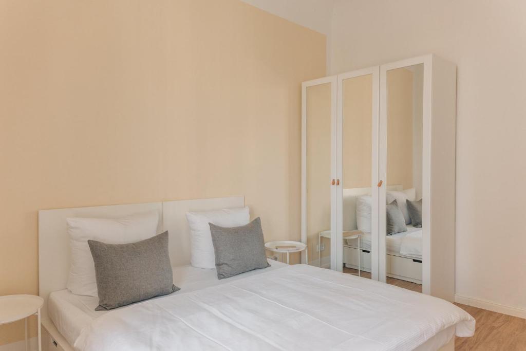 Homaris Apartments Frankfurter Allee - Resim 16