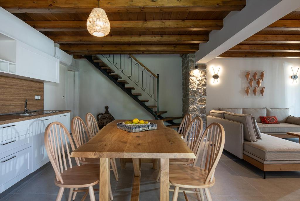 Posezení v ubytování Lithos Villas Apollon