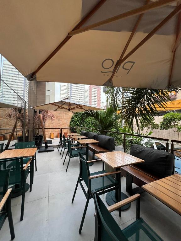 Um restaurante ou outro lugar para comer em Fity Hotel