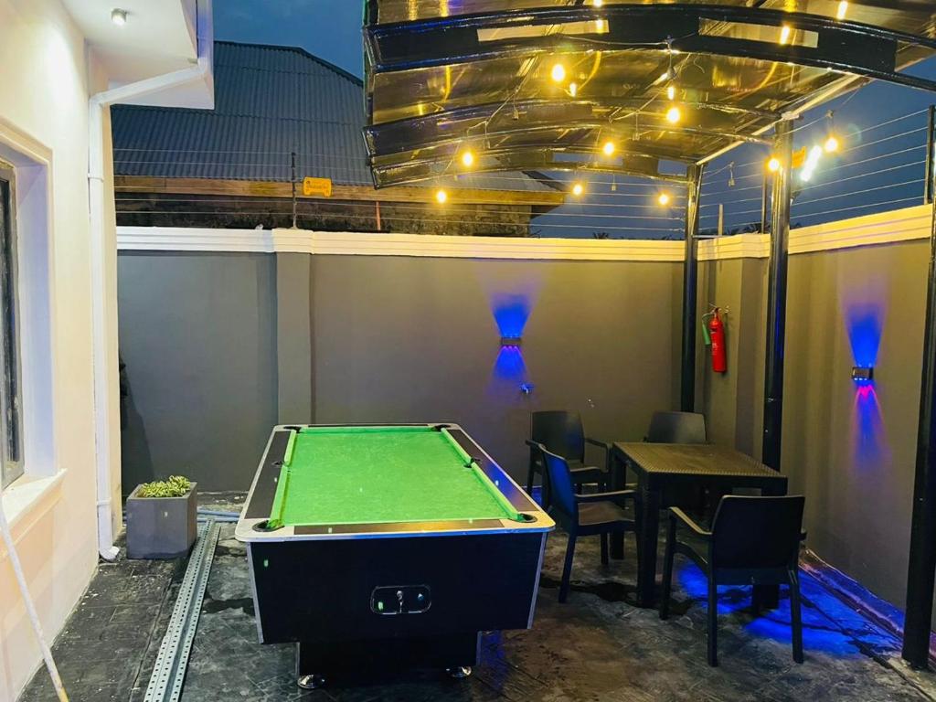 Biliár nebo kulečník v ubytování WHITEFIELD LUXURY APARTMENT