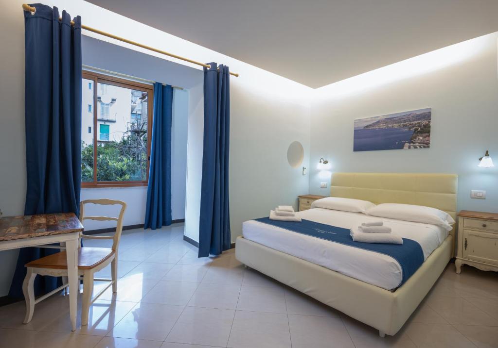 Postel nebo postele na pokoji v ubytování Sorrento Coast Relais