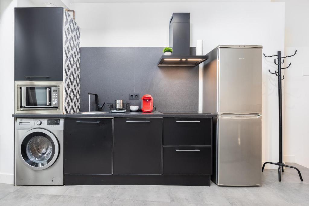 Kuchyňa alebo kuchynka v ubytovaní Egona -Apartamentos Itxaropena Zarautz