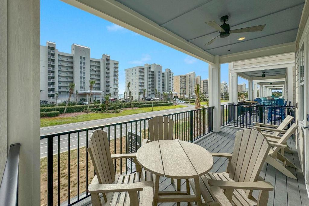 Μπαλκόνι ή βεράντα στο New Listing! Luxury Home, Sleeps 10 w/ Shared Pool