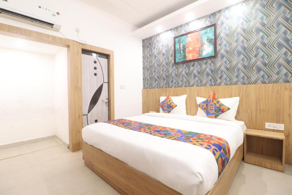 a bedroom with a large bed in a room at Backpacker - Stay Villa Delhi Airport in New Delhi