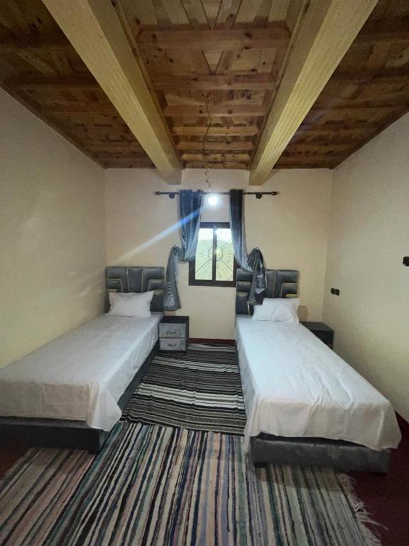 Postel nebo postele na pokoji v ubytování armed family lodge