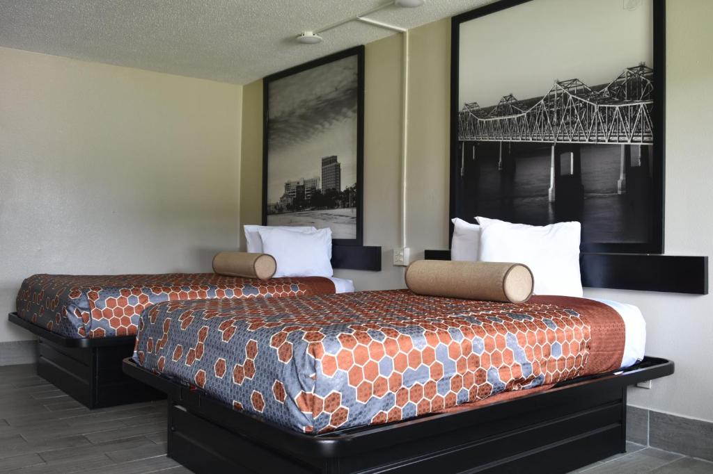 Super 8 by Wyndham Biloxi - Exterior Room With Two Double Beds, Non-Smoking