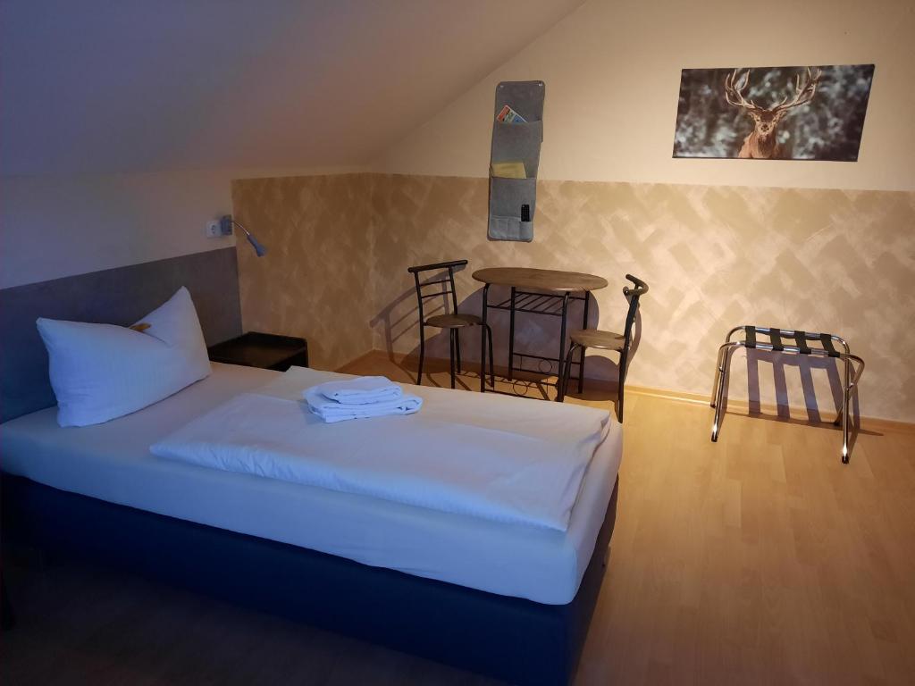 Postel nebo postele na pokoji v ubytování Gasthaus Post