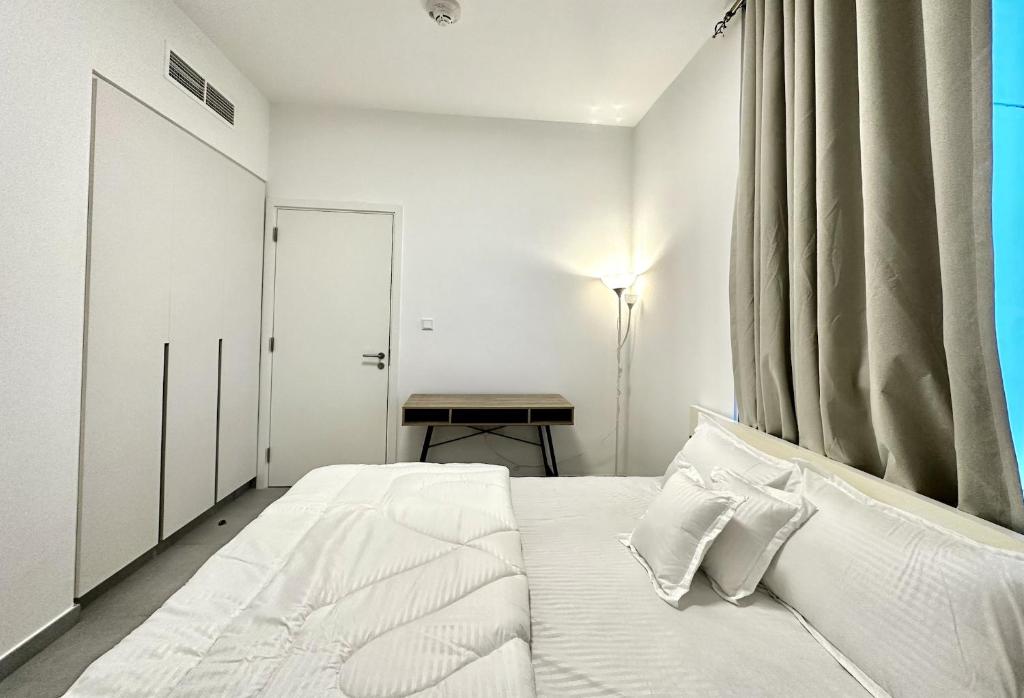 Postel nebo postele na pokoji v ubytování Private Room in a Shared Apartment