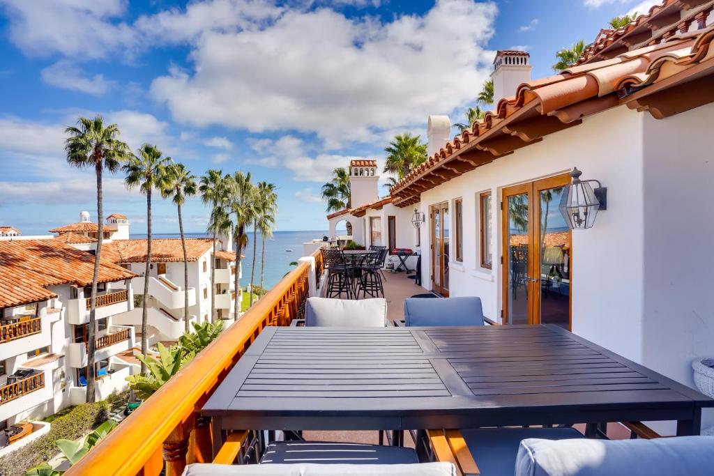 Balkón nebo terasa v ubytování Gorgeous Catalina Island Condo with Golf Cart!