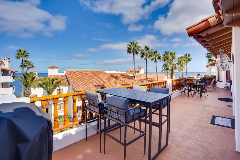 Balkón nebo terasa v ubytování Gorgeous Catalina Island Condo with Golf Cart!