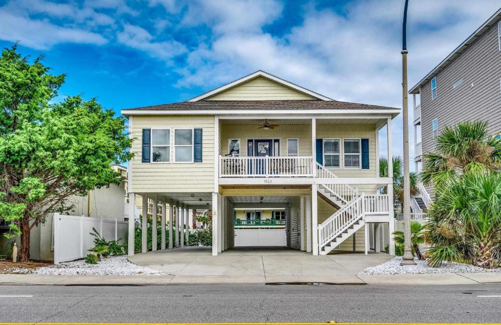 Palm Tree Palace in Cherry Grove, Myrtle Beach (updated prices 2024)