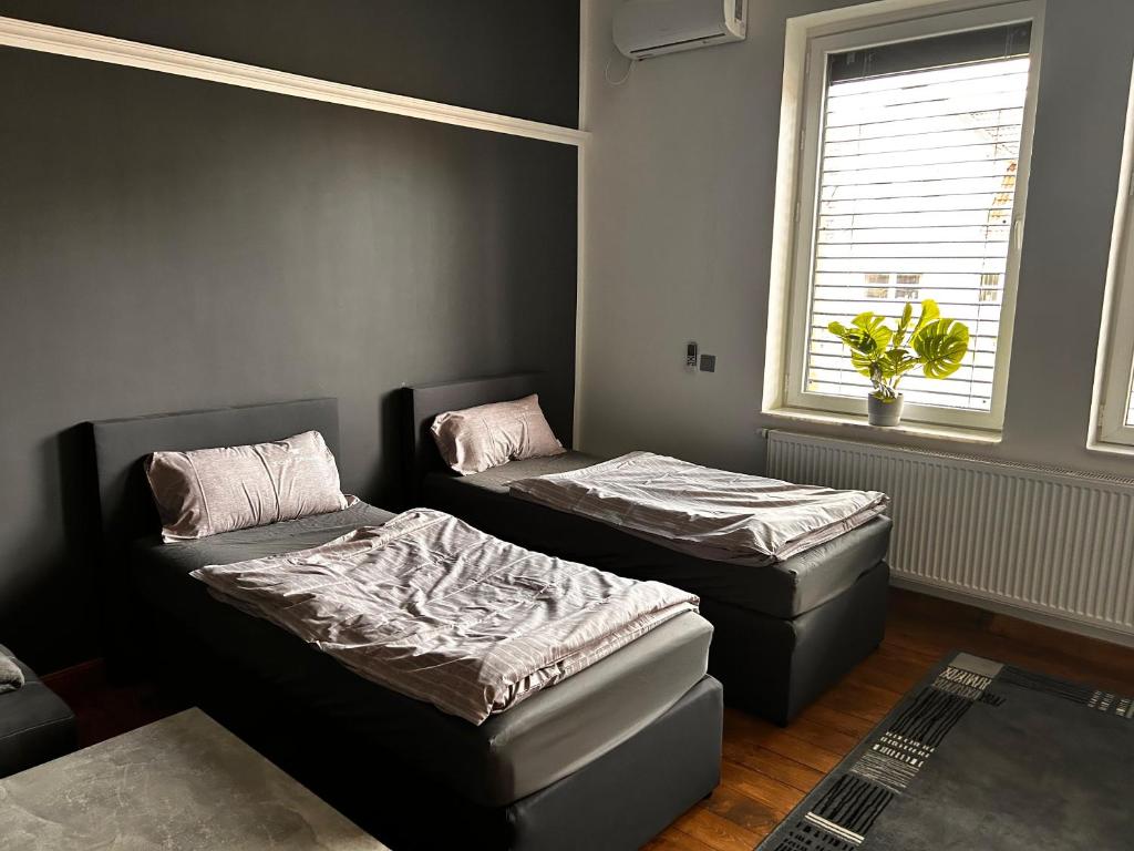 Voodi või voodid majutusasutuse DZ Appartements - Ferienwohnung mit Klimaanlage, inkl. WLAN, Betten nach Bedarf stellbar toas
