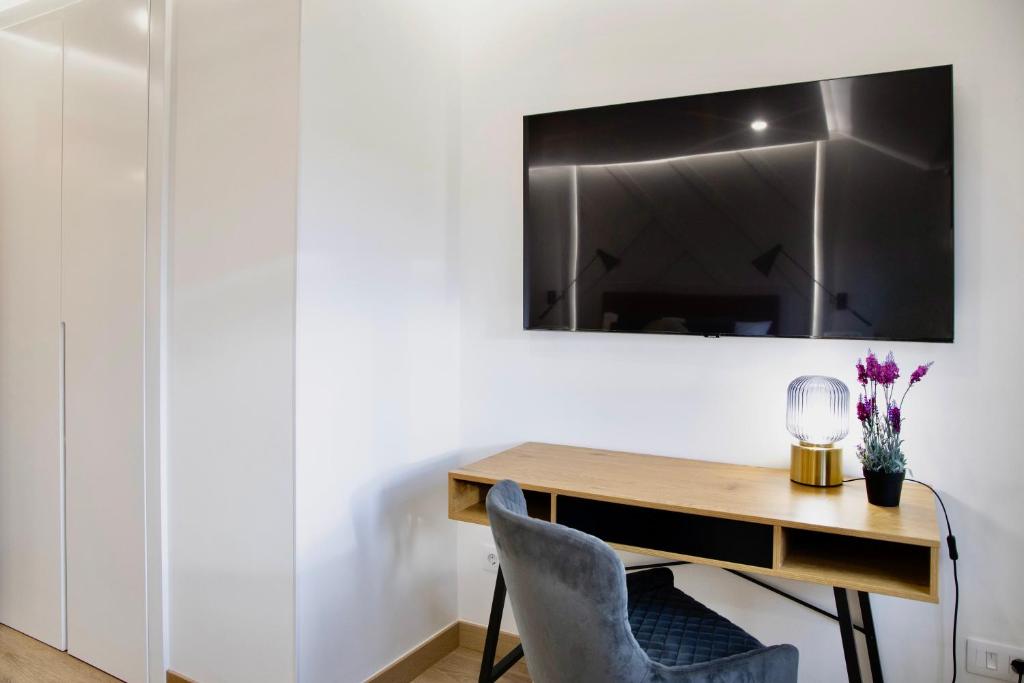 Lucus Skyline & Terrace by Lugo Collection - 12