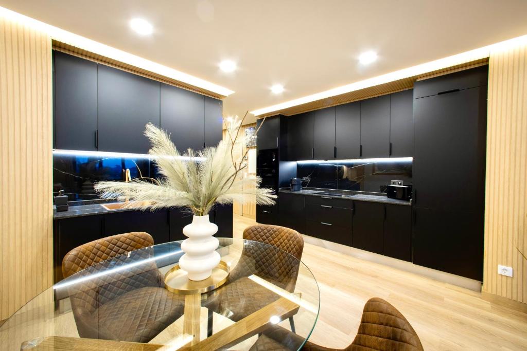 Lucus Skyline & Terrace by Lugo Collection - 8