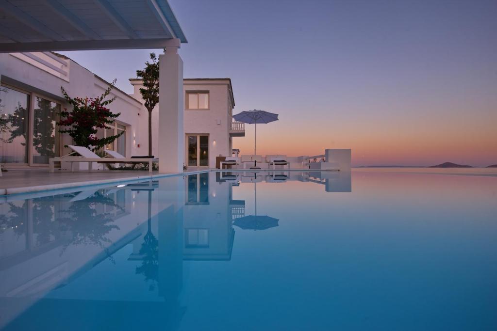 Бассейн в Anemone Villas hotel или поблизости