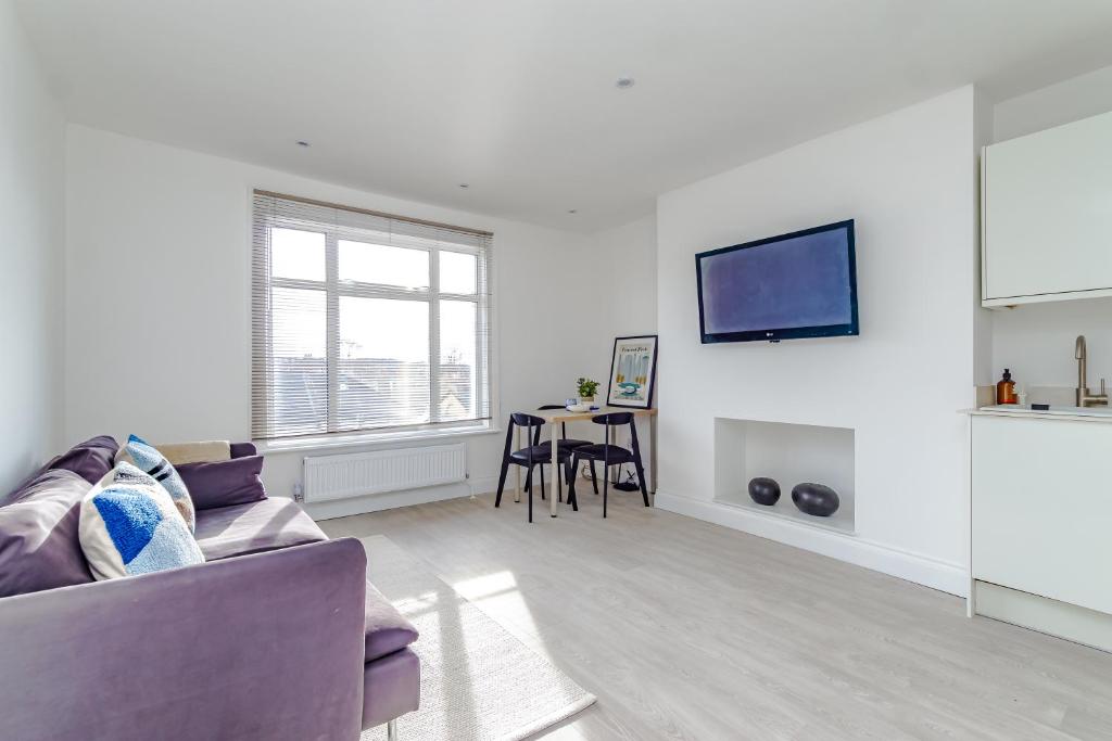 Luxury Apartment with Workspace, Croydon (updated prices 2024)