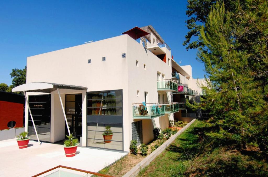 Budova, kde se aparthotel nachází