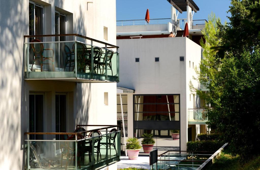 Budova, kde se aparthotel nachází
