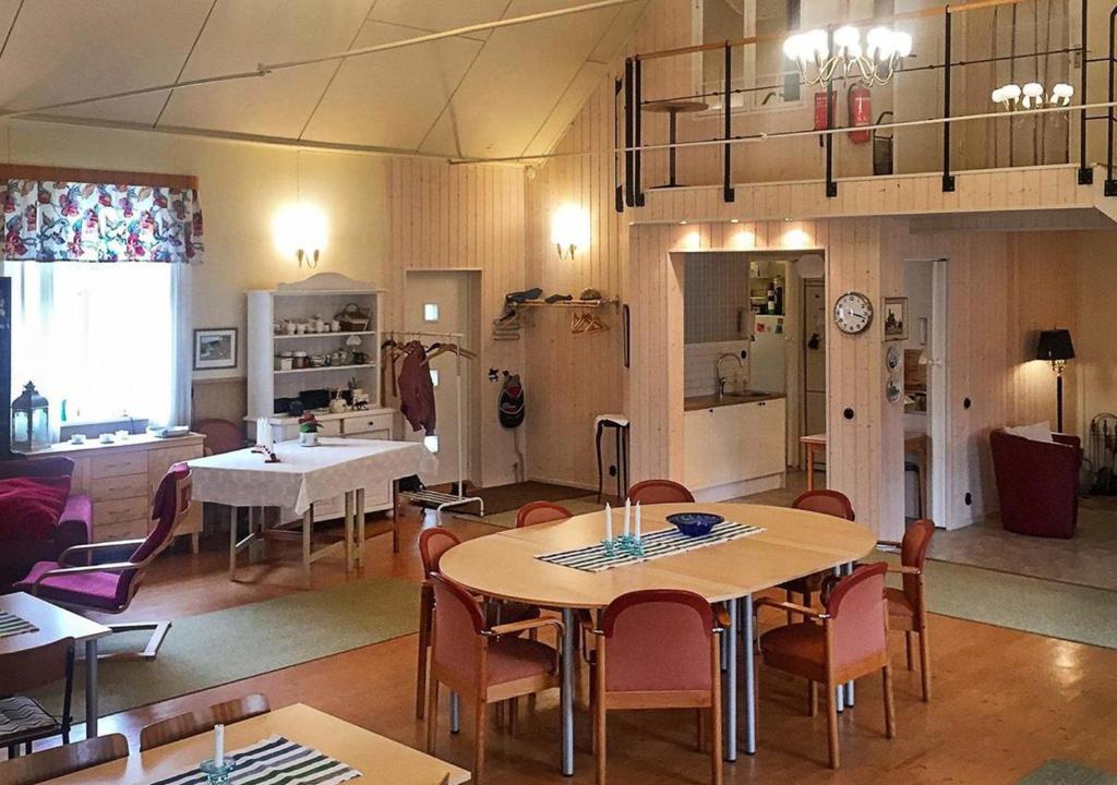 a kitchen and dining room with tables and chairs at Lägenhet Elofstorps Gamla Missionshus in Kristinehamn