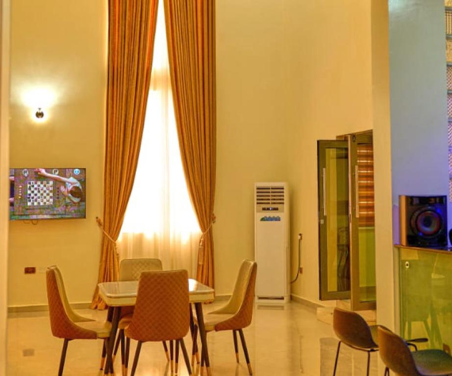 TV a/nebo společenská místnost v ubytování Bosanic Hotel