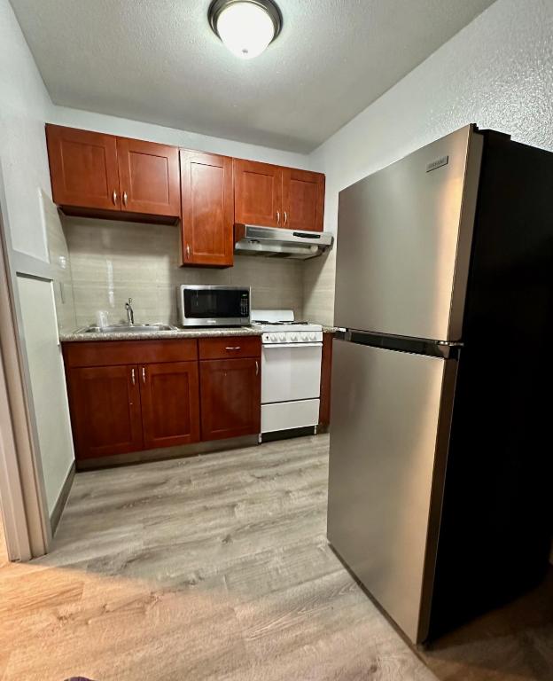 Kuchyň nebo kuchyňský kout v ubytování Emerald Best Motel