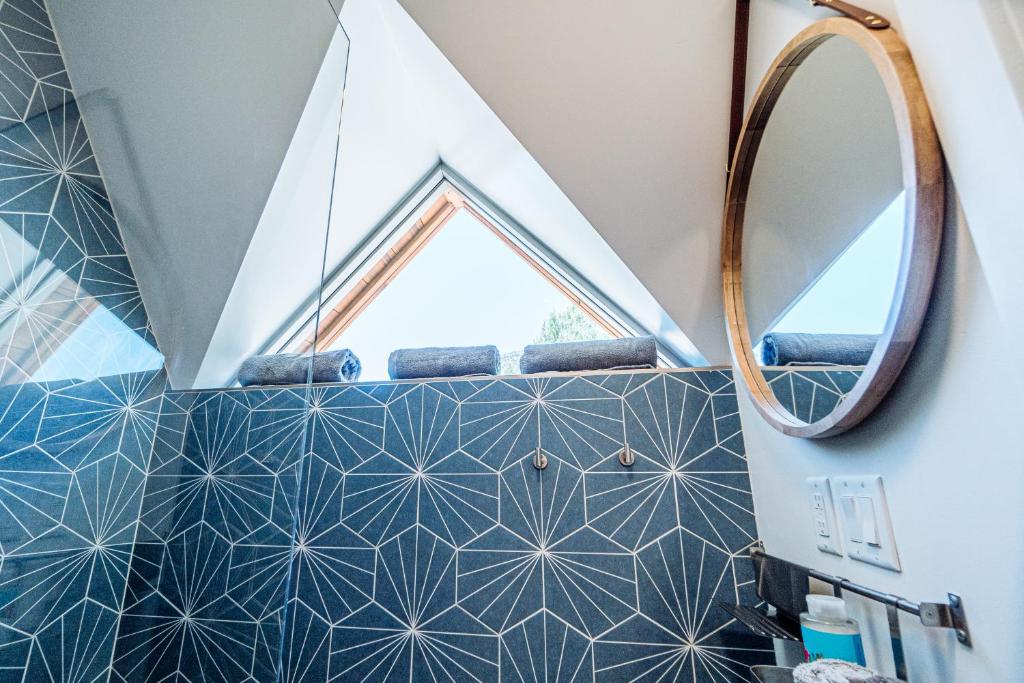 Thimble Rock Point, Gateway (updated prices 2024)