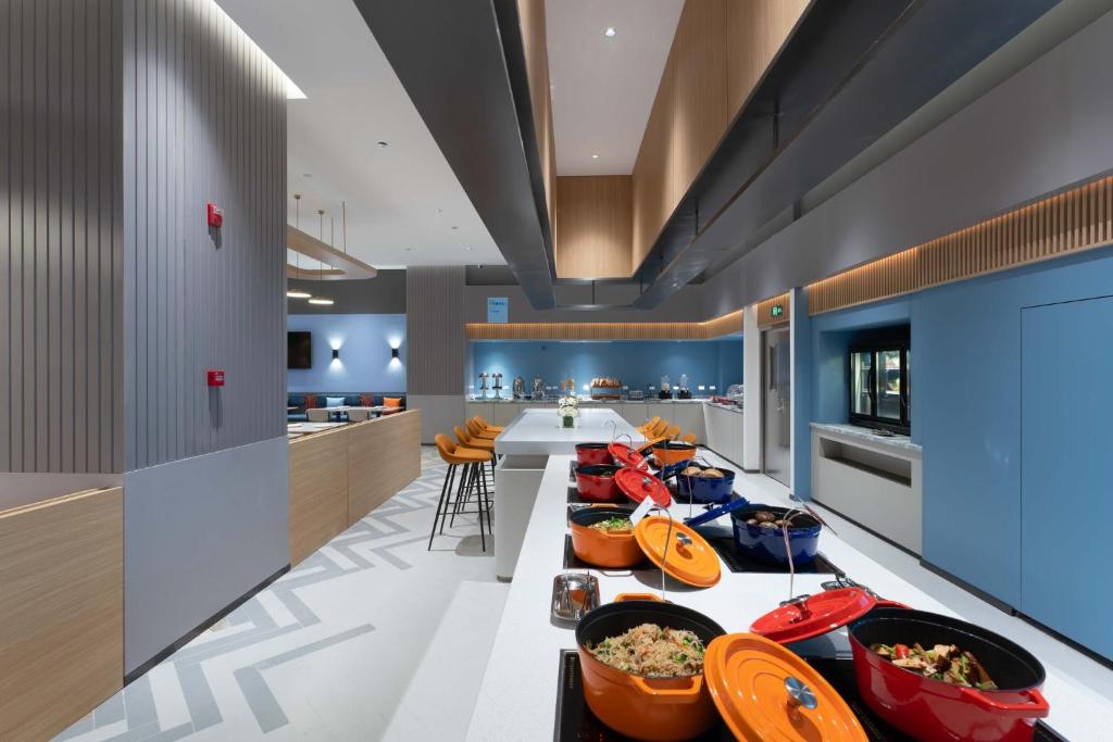 a row of kayaks on a counter in a kitchen at Holiday Inn Express Xiamen Jimei New Town, an IHG Hotel in Xiamen