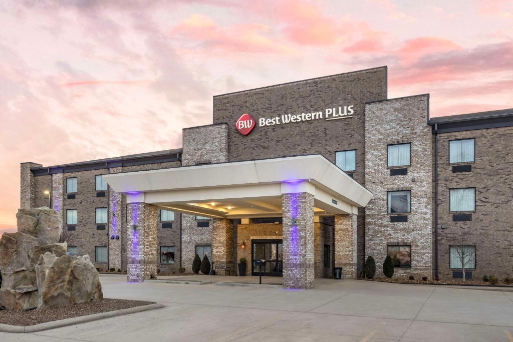 a rendering of the front of a hospital building at Best Western Plus Owensboro in Owensboro