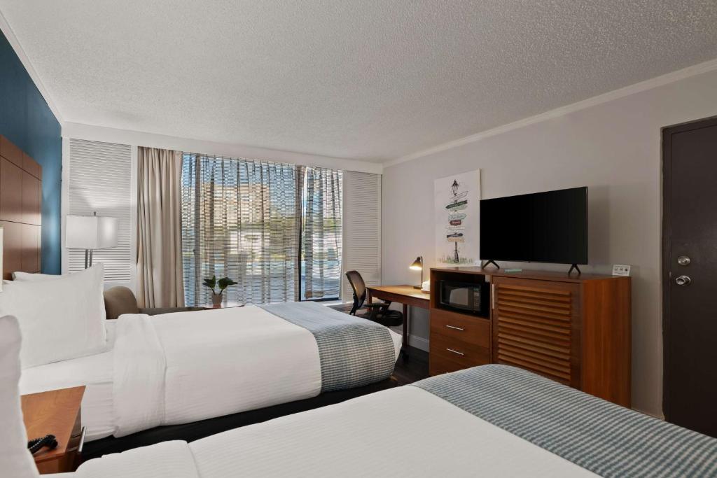 Postel nebo postele na pokoji v ubytování Best Western Orlando Gateway Hotel