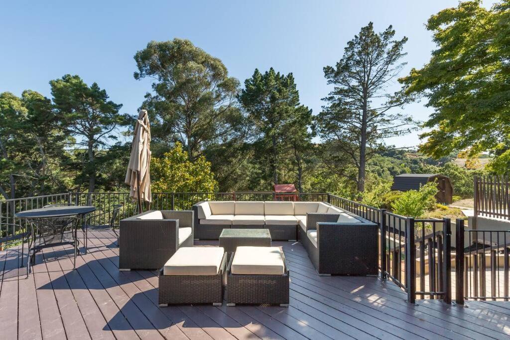 Μπαλκόνι ή βεράντα στο BREATHTAKING VIEWS Executive Lafayette Family Home