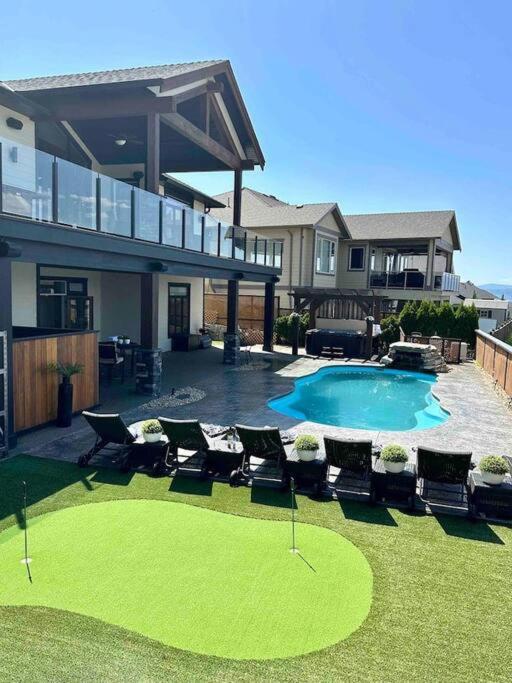 Montenegro Retreat Pool/Hot Tub/Mini Golf, Kelowna (aktualisierte