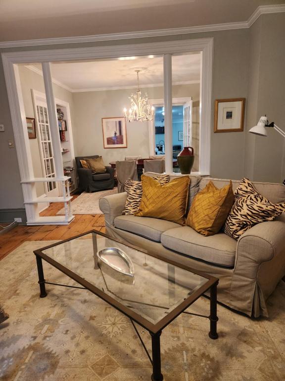 Stone Carriage House - Maison Phaeton