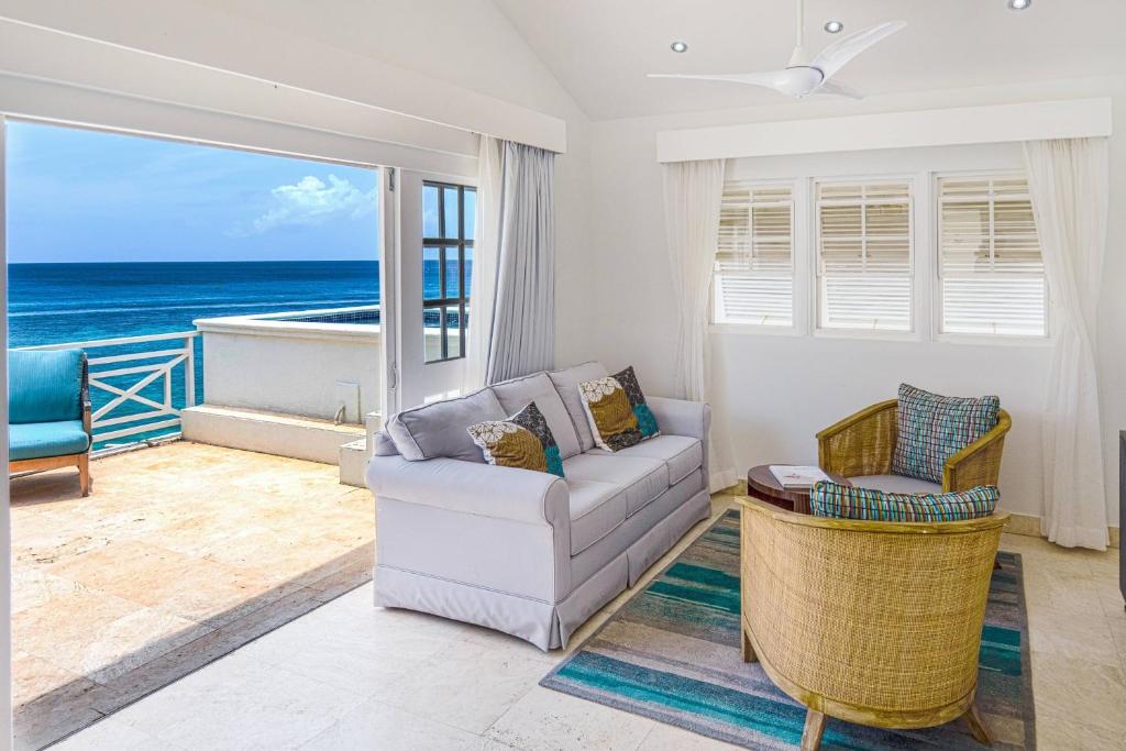 Posezení v ubytování Treasure Beach Art Hotel, An Autograph Collection All-Inclusive Resort